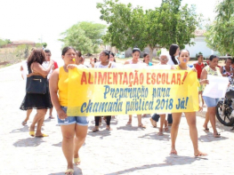 Protesto contra a falta de merenda escolar  no município de Ichu 